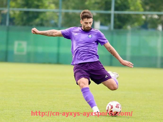 爱游戏体育-火箭队战胜湖人队比赛的精彩瞬间